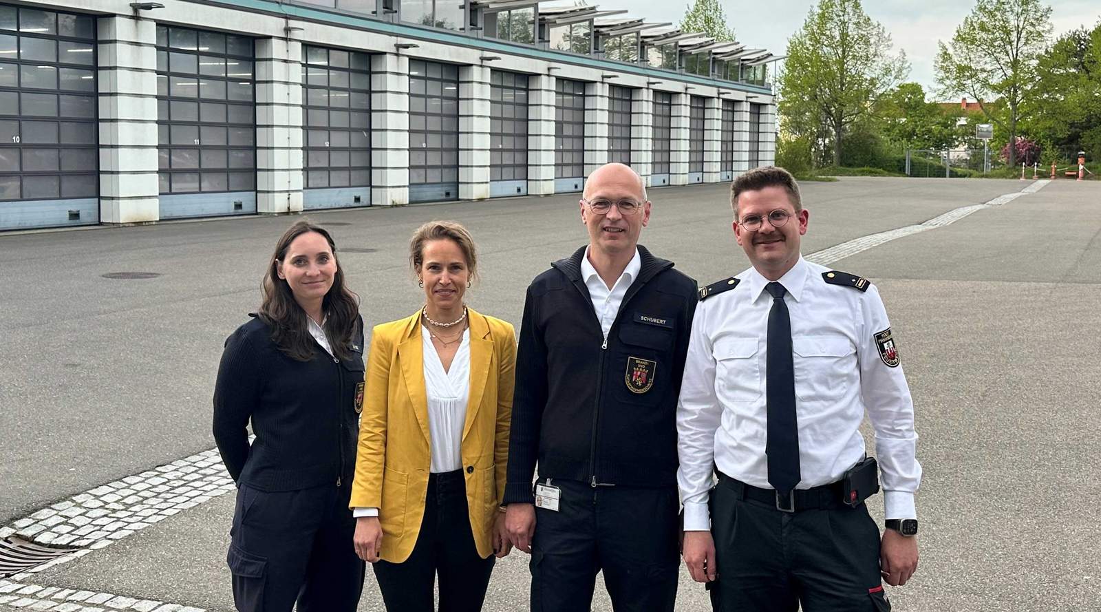 Besuch des Präsidenten des rheinland-pfälzischen Landesamtes für Brand- und Katastrophenschutz bei der Freiwilligen Feuerwehr PS. Von links. Victoria Geisel, Brandreferendarin beim Landesamt für Brand- und Katastrophenschutz (LfBK). Sonja Heinlein, persönliche Referentin René Schubert. René Schubert, Präsident rheinland-pfälzisches Landesamt für Brand- und Katastrophenschutz (LfBK). Simon Tigges, Amtsleiter Brand- und Katastrophenschutz. Foto. Feuerwehr PS. Pressefrei.