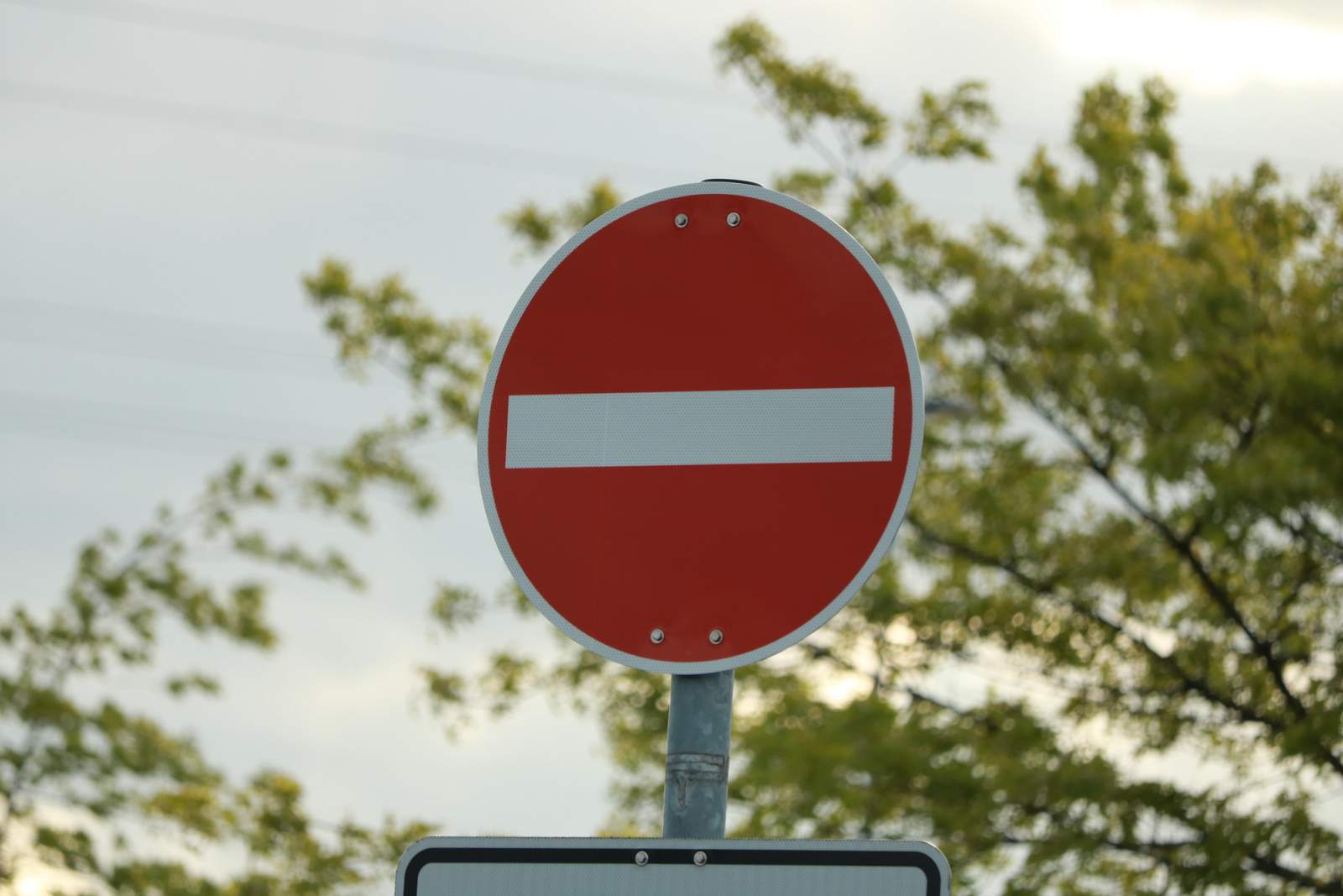 Die LDer Polizei hat an der AN 44 die Einbahnstraßen-Regelung kontrolliert. Keine Verstöße festgestellt. 