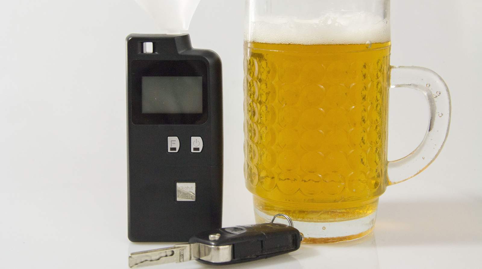 Das muss man erst mal schaffen, mit 3,3 Promille bei der Blutprobe. Einige Zeit nach den beiden angefahrenen Autos in Rülzheim. 