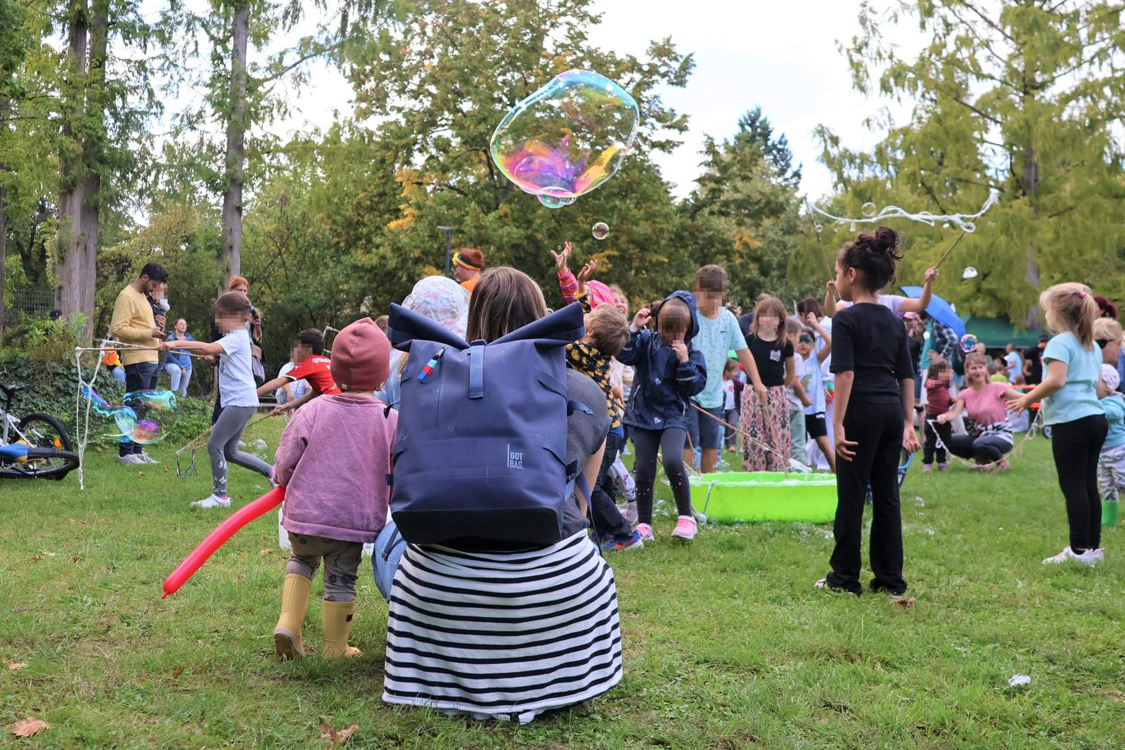 Ein buntes Programm für die ganze Nachbarschaft. Nach dem großen Erfolg im vergangenen Jahr findet auch 2026 wieder ein Fest im Thomas-Nast-Park statt. Foto. Stadt. LD. Frei. 