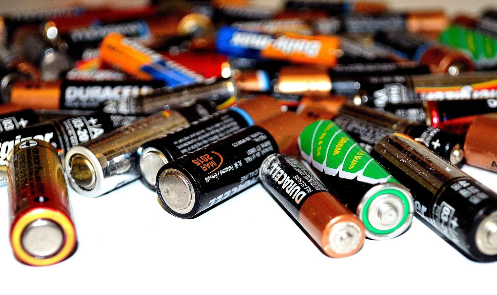 Auch alte Batterien gehören zum Problem-Müll. 
