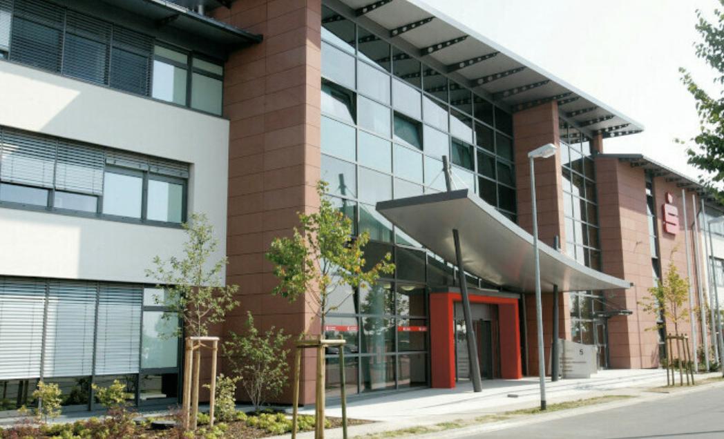 Im Sommer ziehen das Jugendamt und der Bereich Soziales in die Zentrale der Sparkasse Südpfalz in LD ein. 