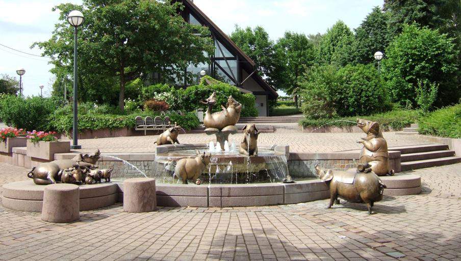 Eines der Wahrzeichen in Bornheim. Der Saubrunnen. 