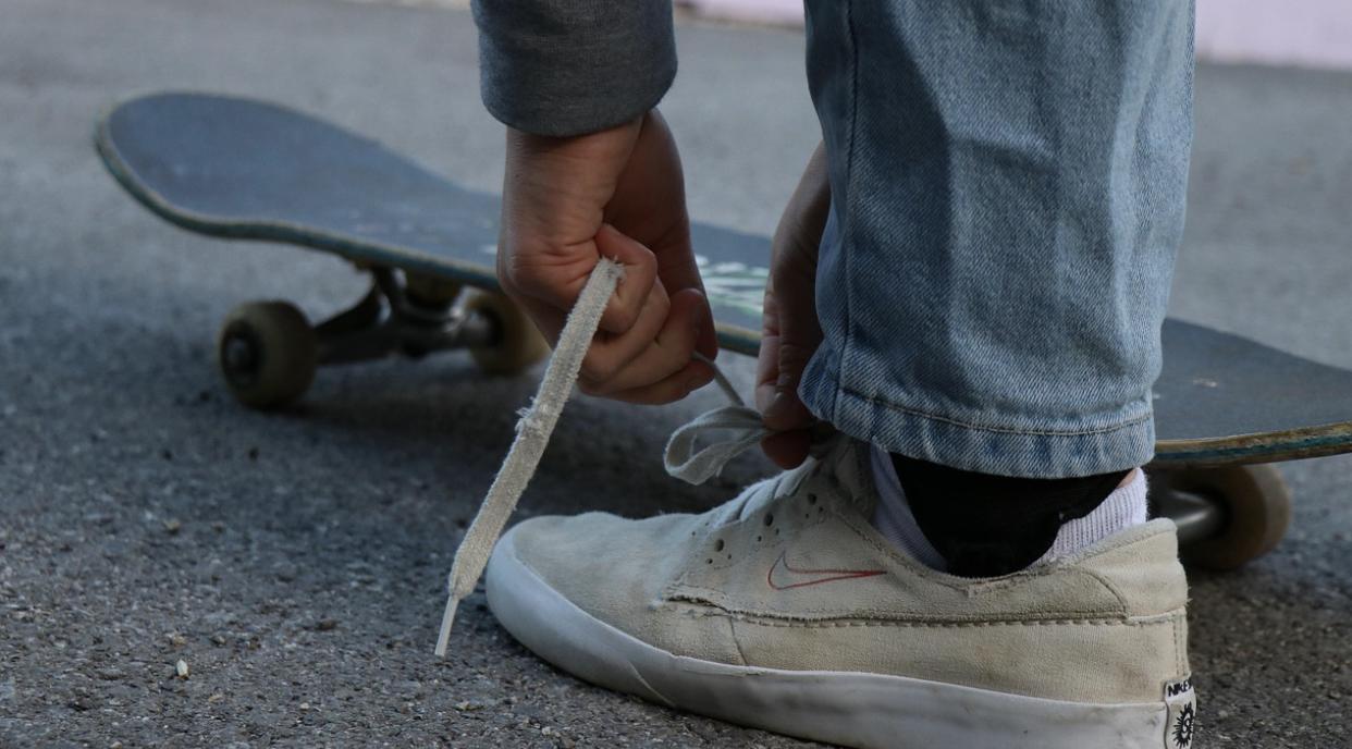 Mit einem E-Skateboard, das 60 km/h erreicht in Haßloch erwischt. Keine Versicherung und kein Führerschein. 