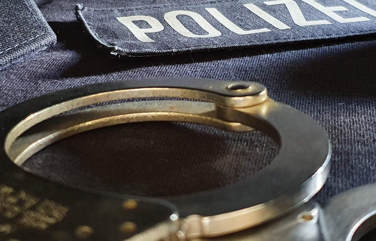 In Jockgrim beendete die Polizei einen lautstarken Ehestreit am gestrigen Sonntag damit, dass sie den aggressiven Ehemann zur Ausnüchterung in eine Zelle steckte. 