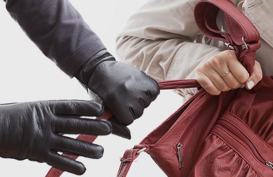 In NW wurde eine Frau überfallen und ausgeraubt. Es werden Zeugen gesucht. 