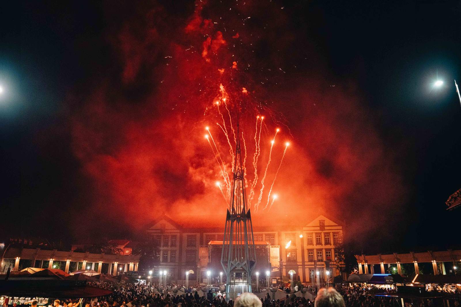 Höhepunkt am Samstagabend: das große Höhenfeuerwerk über dem Exerzierplatz. Foto. Stadt. PS. Jonas Melzer. Frei.