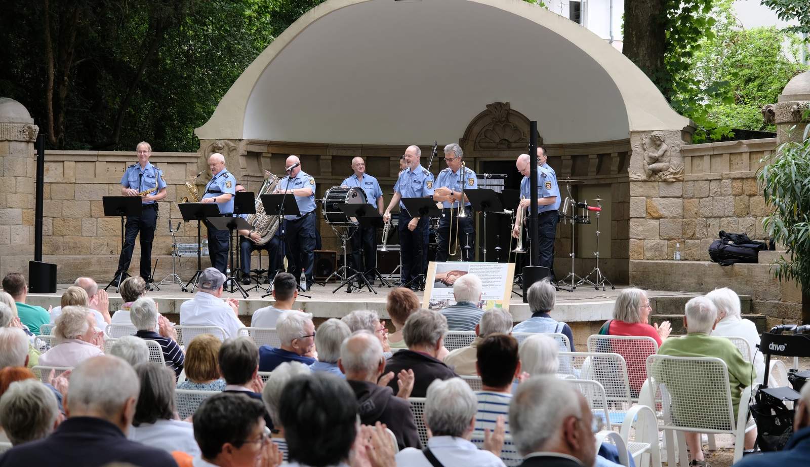 Gern gesehener Gast bei den Sonntagskonzerten im LDer Goethe-Park. Das Landespolizeiorchester RLP. Foto. Stadt. LD. Frei. 