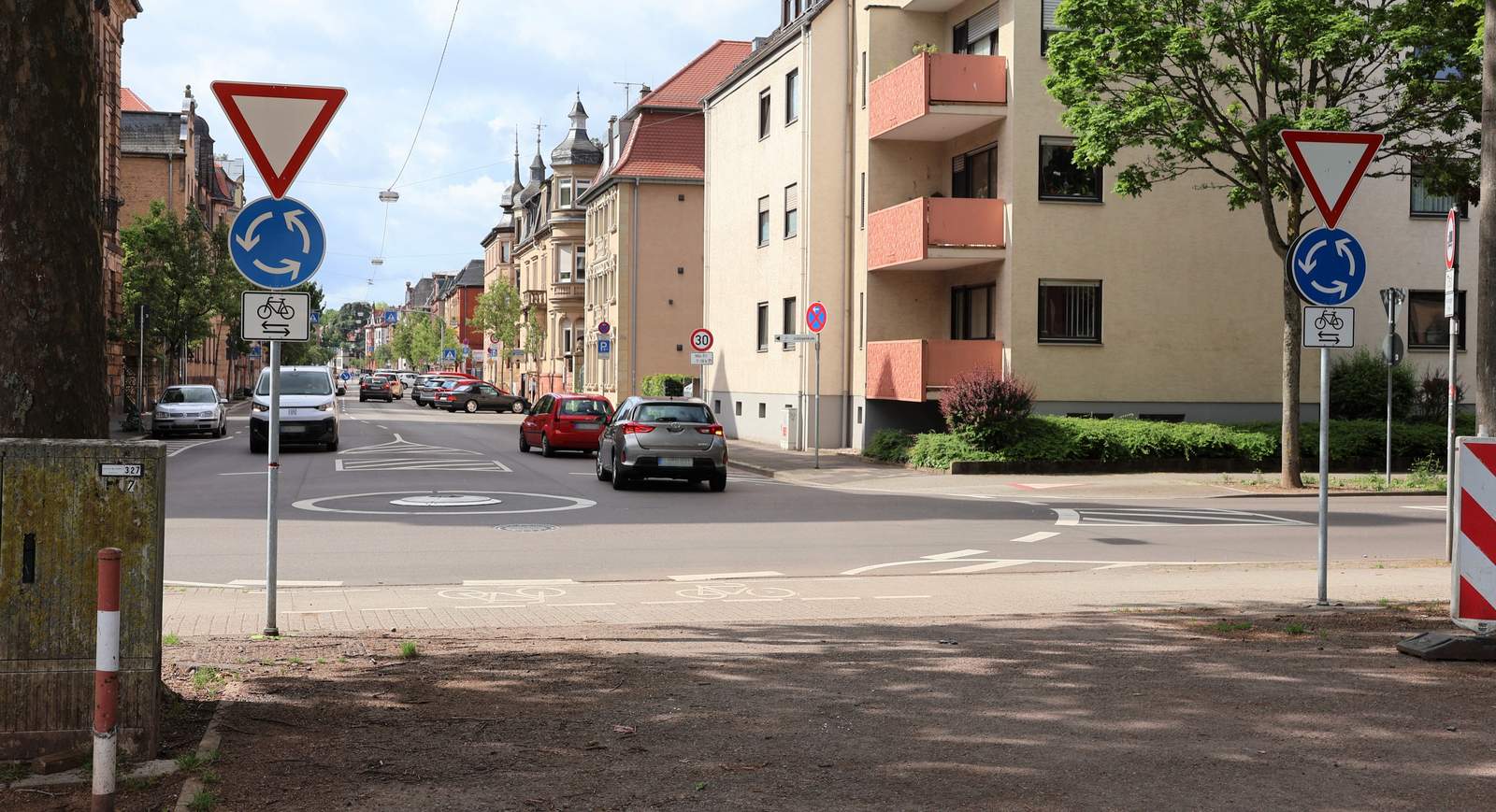 Alter Messplatz, neue Ausfahrt. Die Ausfahrt vom Alten Messplatz erfolgt jetzt über einen neuen Anschluss am Mini-Kreisverkehr am Knotenpunkt Nordring/Westring. Foto. Stadt. LD. Frei. 