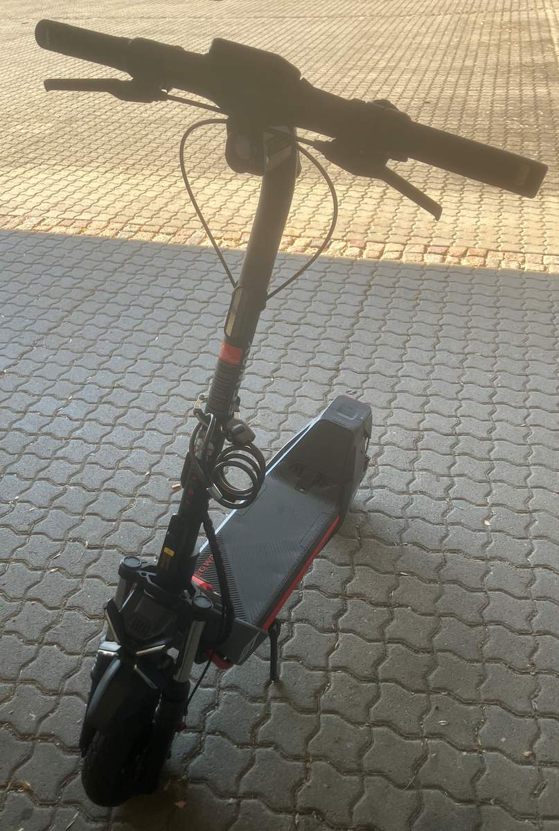Fast 40 Stundenkilometer schnell. Ein E-Scooter, erwischt in Edenkoben. 