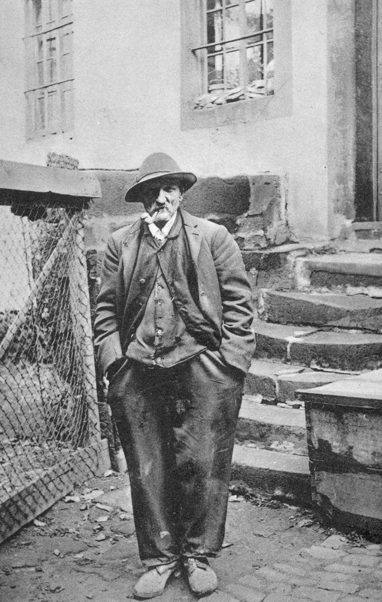 Der „Fetthans" ist ein früher stadtbekanntes PSer Original. Foto. Stadtarchiv PS. Frei. 