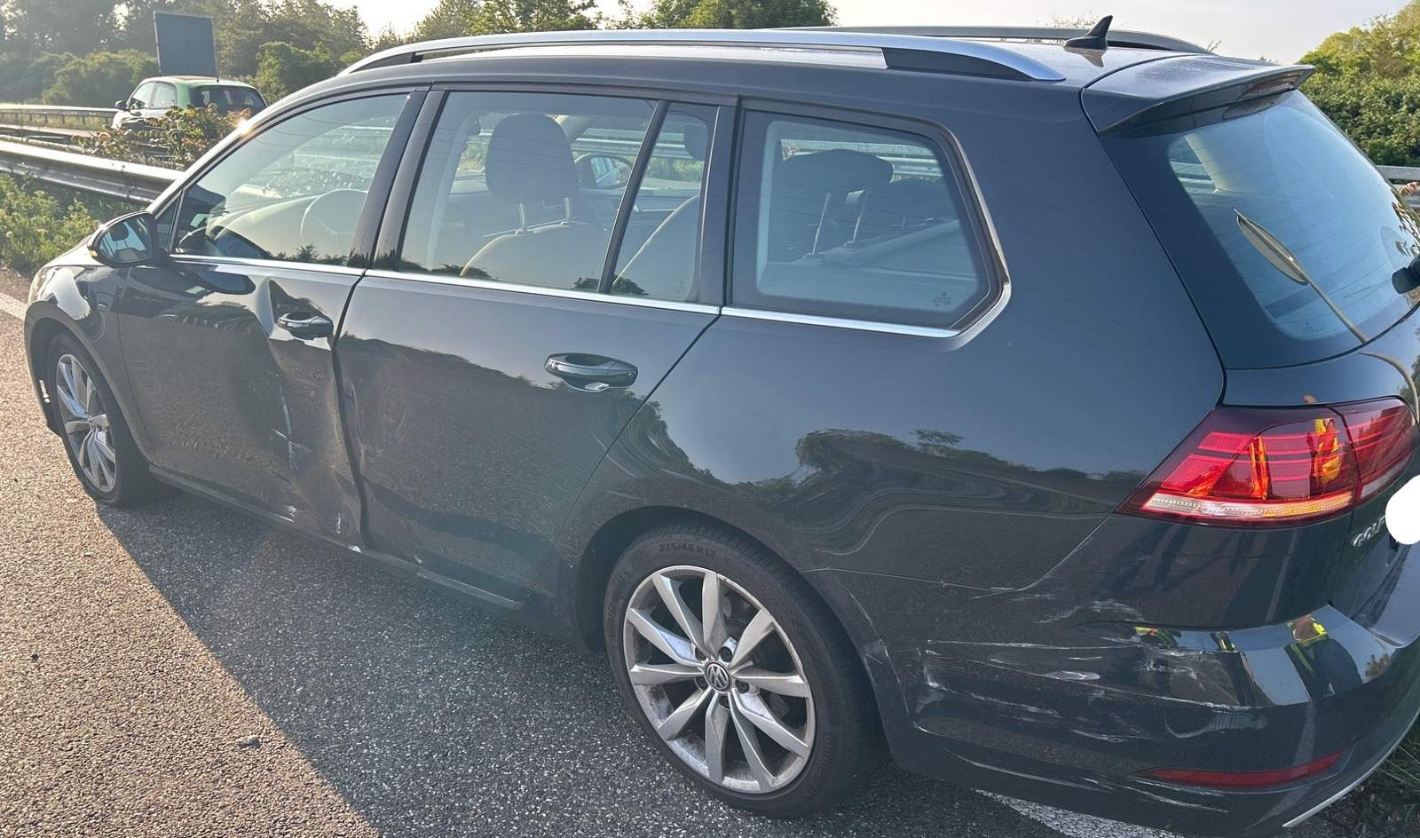 Wurde wohl sich im Toten Winkel befindend von einem Lkw auf der B 10 bei LD übersehen und touchiert. Passiert am gestrigen Freitagmorgen.