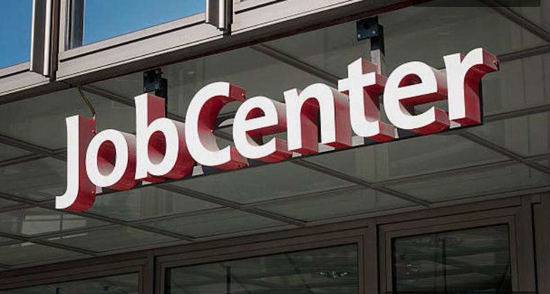 In das Job-Center in LD wurde eingebrochen. Die Täter schlugen ein Fenster ein. 