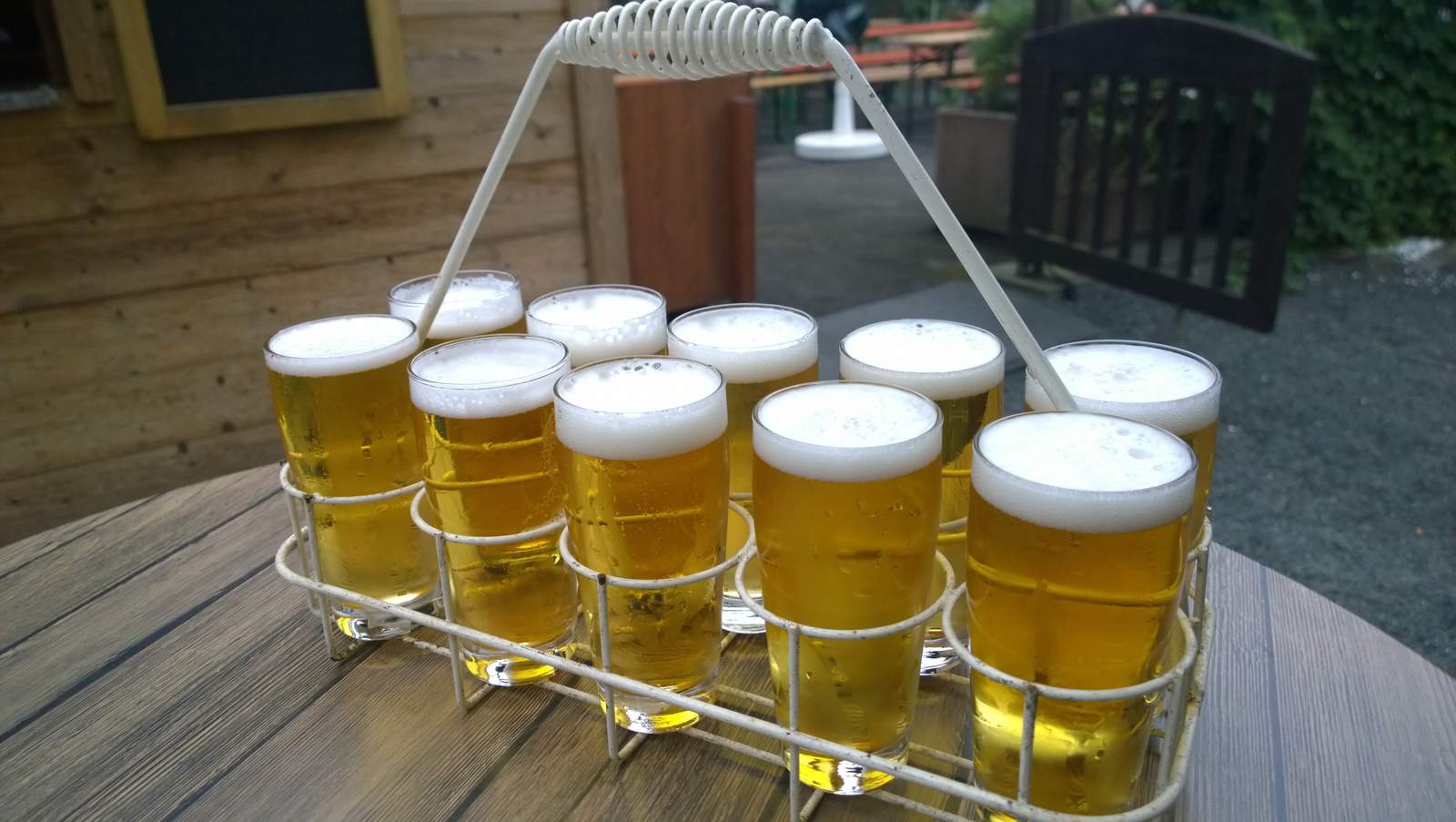 Einbrecher beim Frühschoppen erwischt. In Wörth.