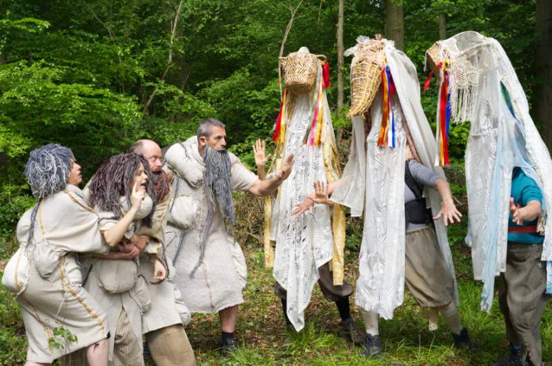 Das Chawwerusch-Theater inszeniert einen besonderen Spaziergang. Durch den Offenbacher Wald. 