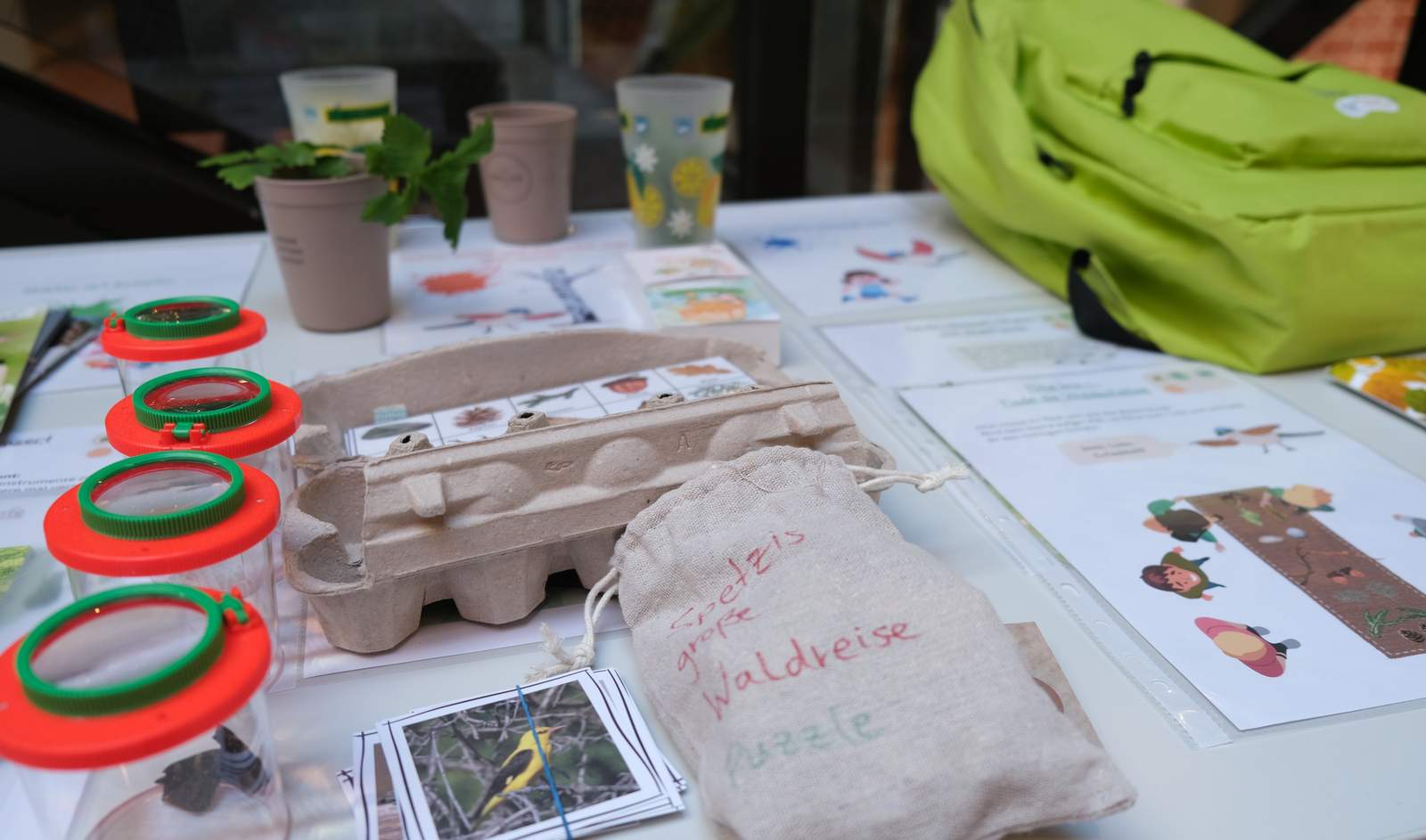Der „Spetzi Entdecker-Rucksack Wald“ enthält viele Materialien, um die Natur vor der Haustür zu entdecken. Foto. KV. SÜW. Frei.