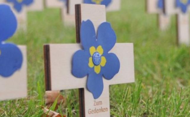 Im Oktober und November ist die Kriegsgräberfürsorge mit ihrer Spendensammlung im Landkreis SÜW unterwegs.