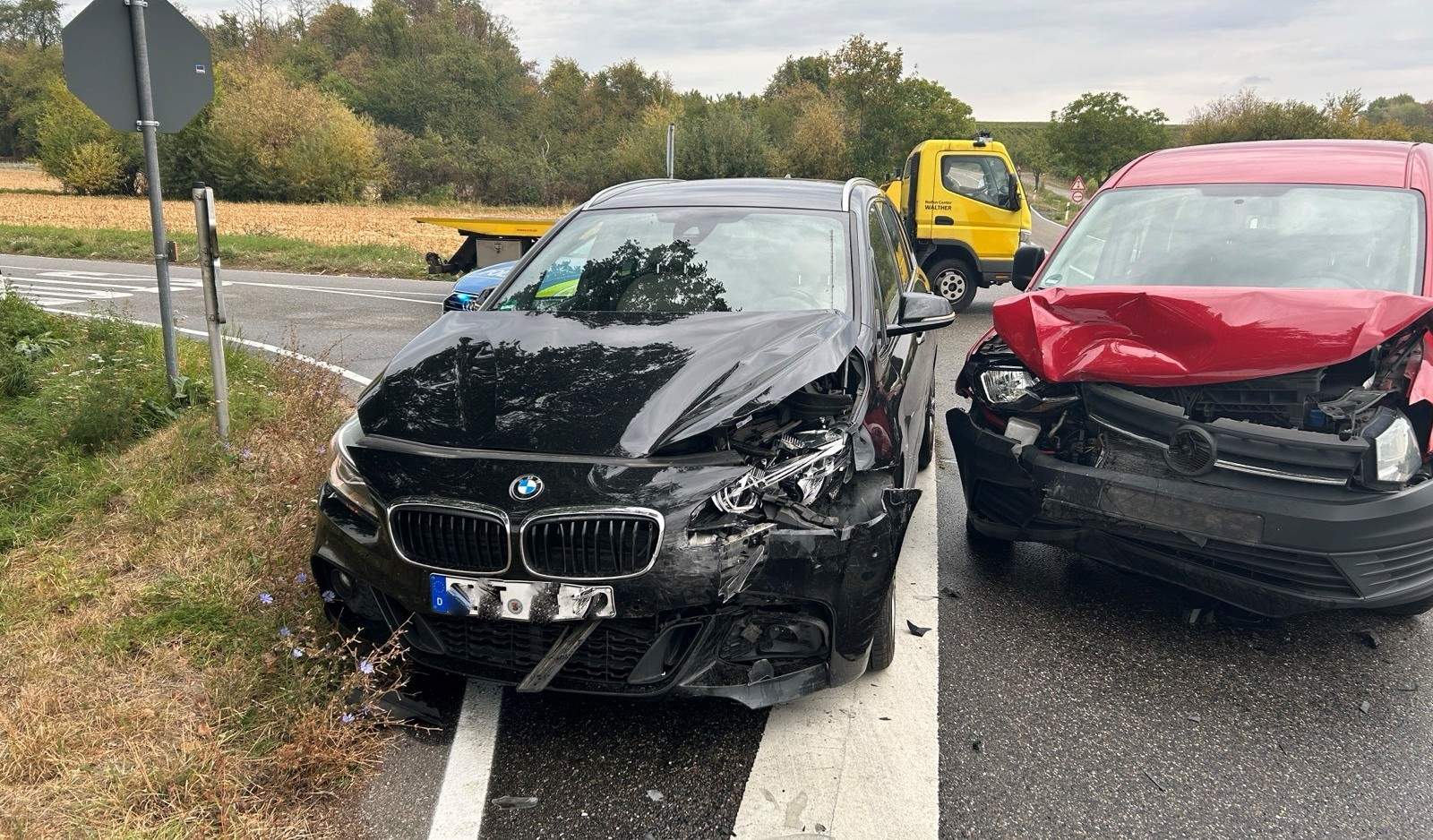Beim Abbiegen nicht auf vorfahrtsberechtigten Gegenverkehr geachtet. Passiert am heutigen Donnerstagmorgen auf der L 545 an der Höfekreuzung zwischen BZA und Steinfeld.