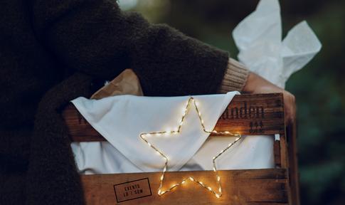 Die Veranstaltungsgesellschaft LD-SÜW hat einen besonderen Adventskalender für knapp 150 Euro aufgelegt. Ab sofort zu bestellen. Foto. VG. LD-SÜW. 