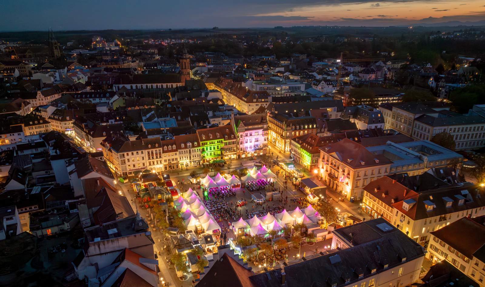 Ausblick. Das Fest des Federweißen wird in LD ab kommenden Donnerstag in LD auf dem Rathausplatz gefeiert.
