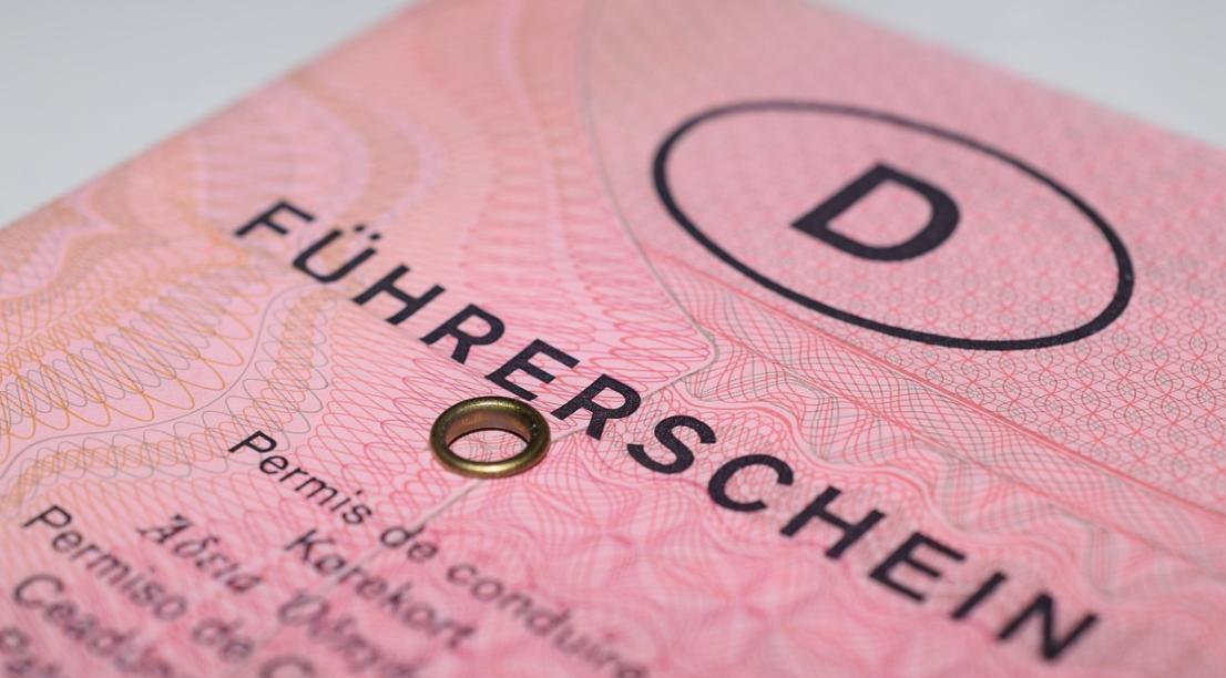 Bei einer Verkehrskontrolle in LD wurde ein Ausländer aus einem Nicht-EU-Staat ohne gültigen Führerschein erwischt. 