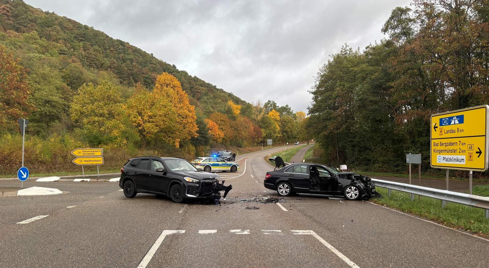 Zwei Personen wurden bei einem Unfall bei Klingenmünster leicht verletzt. 