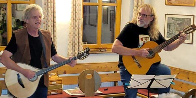 Paul Reinig und Rolf Übel geben am Freitagabend in Nußdorf ein Konzert mit südpfälzischen Liedern & Texten aus acht Jahrhunderten.