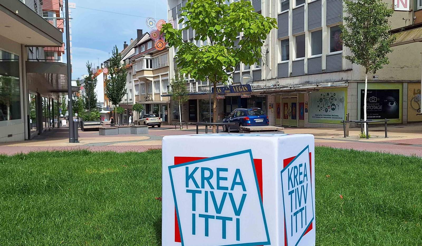 Hinter jedem Kreativitti-Würfel in der PSer Innenstadt verbirgt sich ein Angebot zum Mitmachen, Ausprobieren, Zuhören, Entdecken und Verkosten. Foto. Stadt. PS. Frei. 