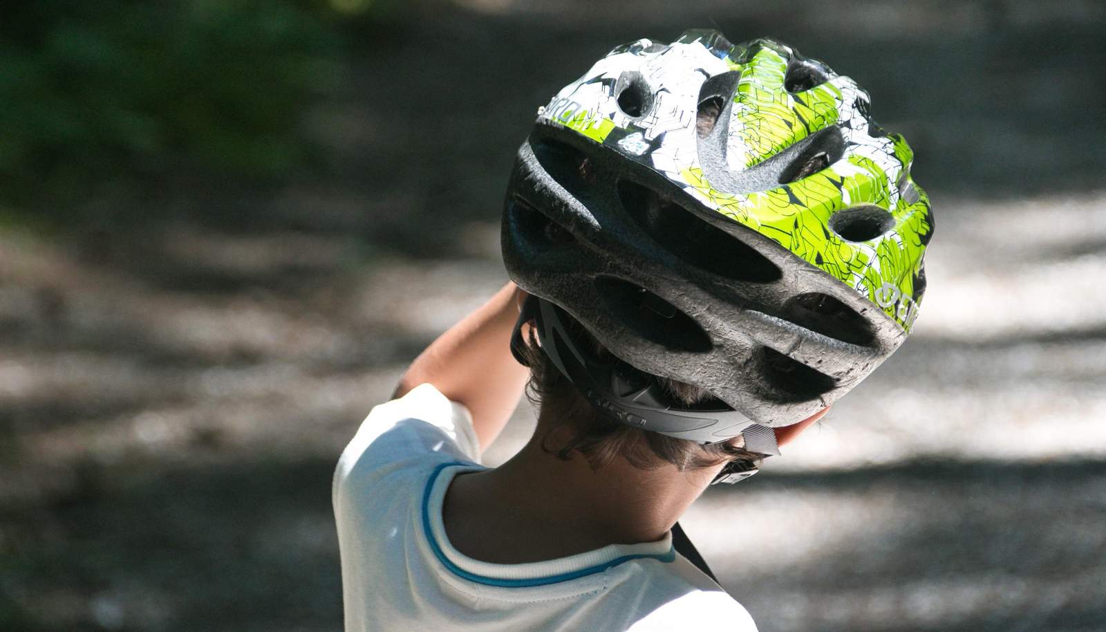 Weil er keinen Helm trug, erlitt ein Radfahrer in Gleisweiler bei seinem Sturz eine Platzwunde am Kopf. 