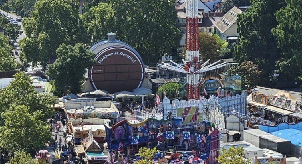 Das größte Weinfest der Welt beginnt am kommenden Freitag. Der Wurstmarkt in DÜW. Foto. sp. 
