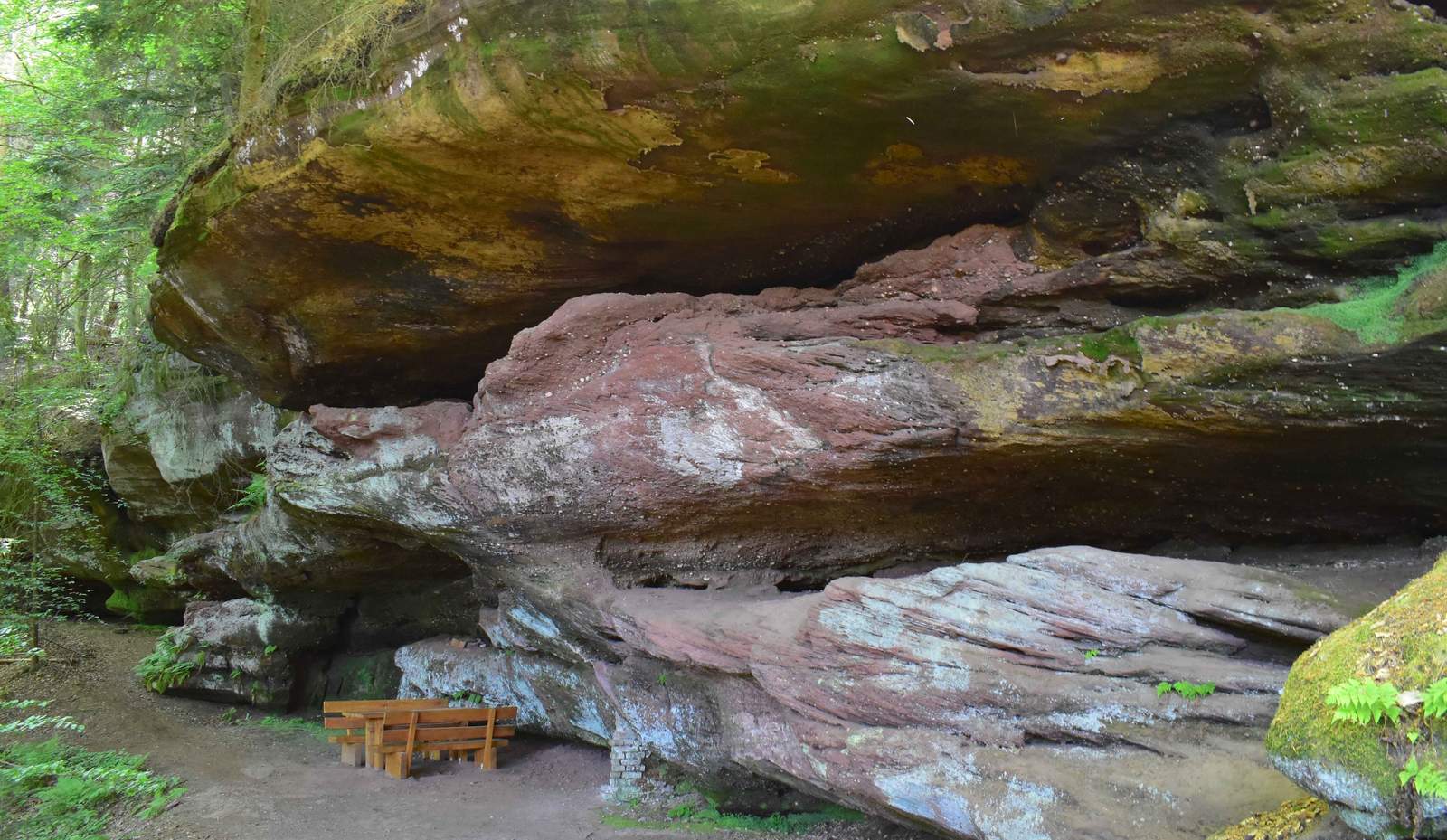 Pirminius Wander- und Erlebnistage vom 2. bis 4. Oktober. Der Luitpold-Felsen gehört zu den Stationen, an denen die Teilnehmer der „Wandern und Singen“-Tour gemeinsam singen. Foto. Harald Kröher. 