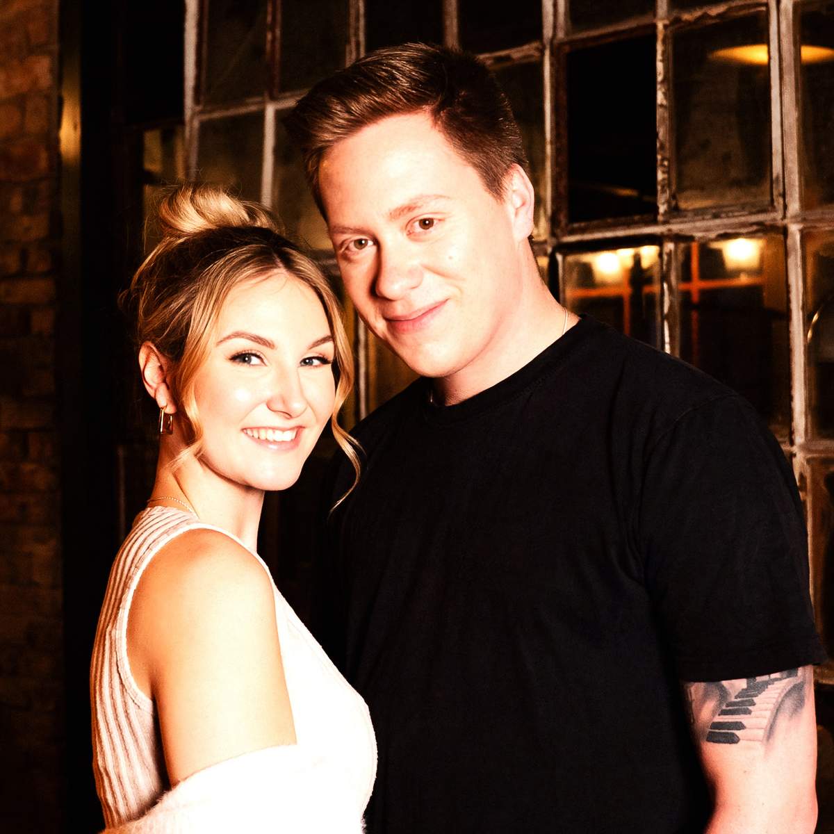 Popschlager-Duo Neonlicht. Nadine Ellrich und Julian Fiege bringen am Sonntag, 20. September, zum Finale des 133. LDer Herbstmarkts Partylaune ins Weindorf. Foto. Neonlicht. Pressefrei. 