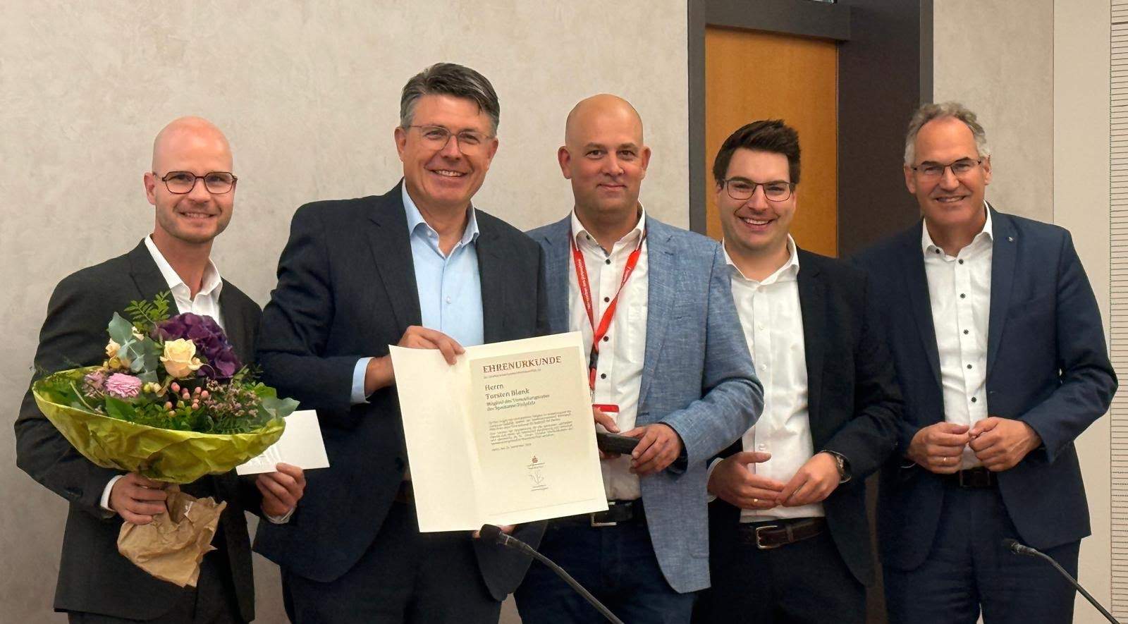 Von links. Sparkassen-Vorstandsvorsitzender Svend Larsen, Torsten Blank, Martin Brandl, Sparkassen-Vorstandsmitglied Benjamin Hirsch und Dietmar Seefeldt. Foto. Sparkasse. 