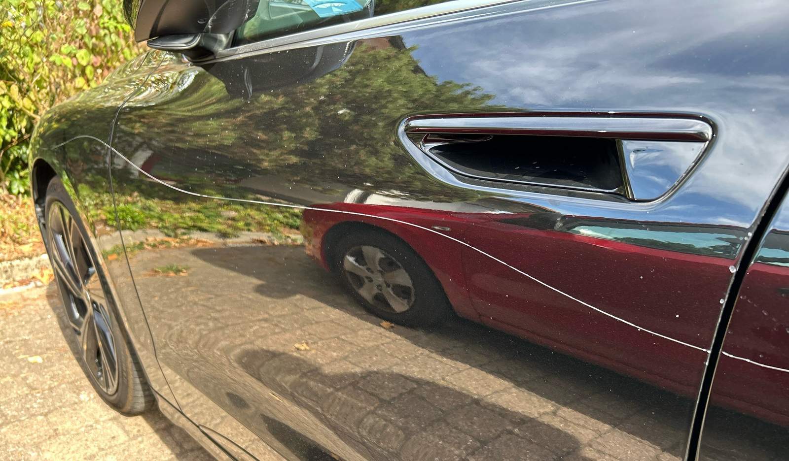 Nur zehn Minuten vor einem Discounter bei Edenkoben geparkt. Schon war das Auto zerkratzt.
